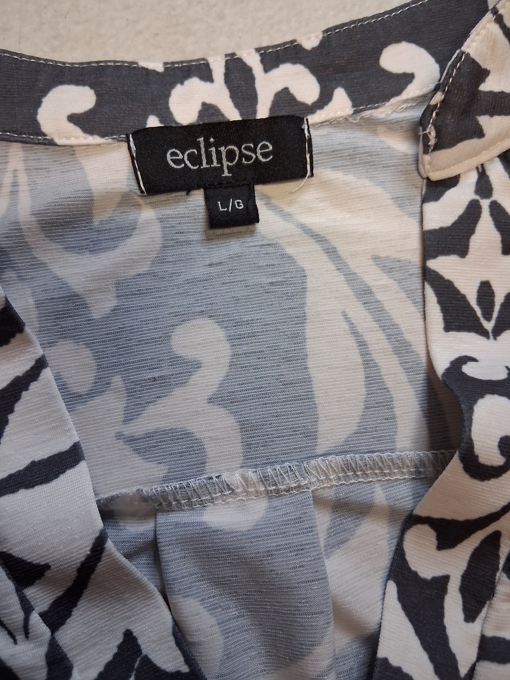 Dark Grey & White Patterned V-Neck Tunic Top - 3/4 Sleeve - Picture 4 of 6